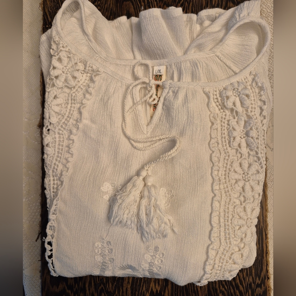 Shoreline Boho White Embroidered And Laced Blouse Size L/XL